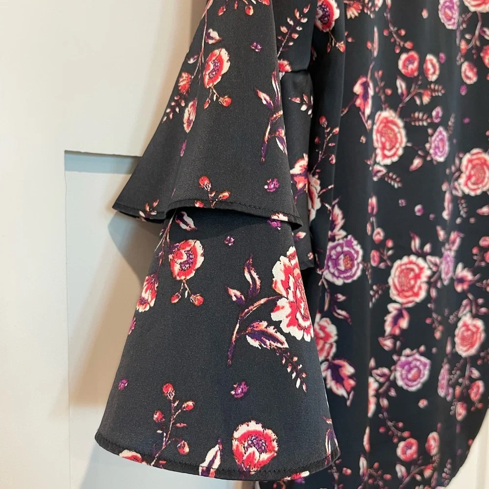 Floral Ruffle Sleeve Top - Picture 2 of 3